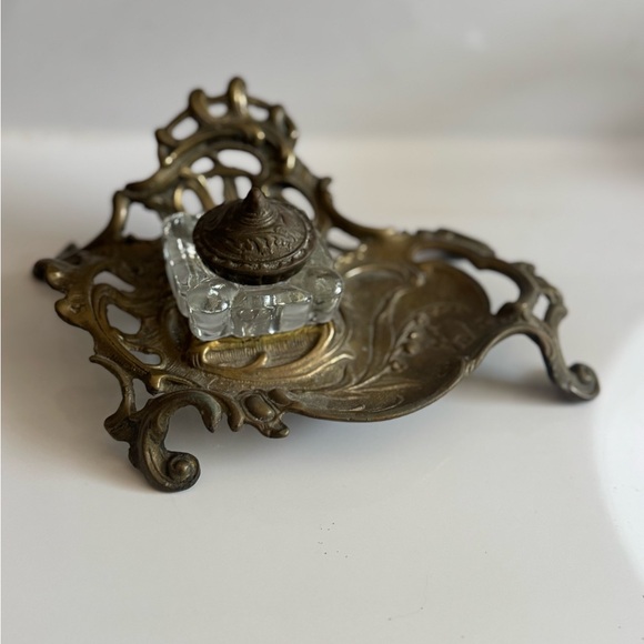 Vintage / Antique Brass Inkwell with Glass Insert - Picture 2 of 9